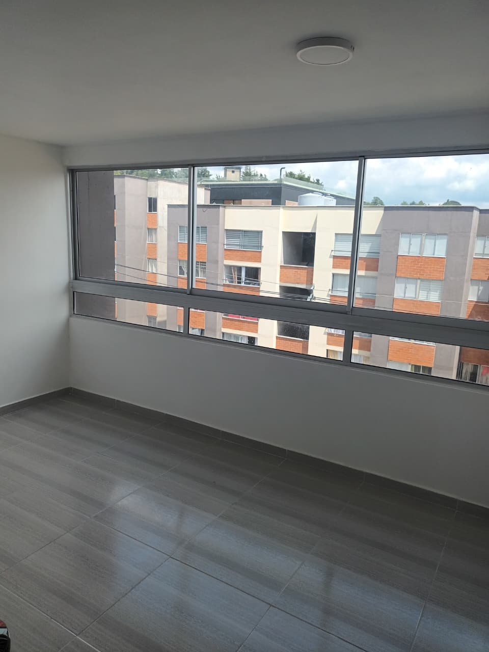 ARRIENDO APARTAMENTO DE 3 HABITACIONES EN TORRES DE SAN JUAN RIONEGRO – (EEP-1033) – | QUINTO PISO